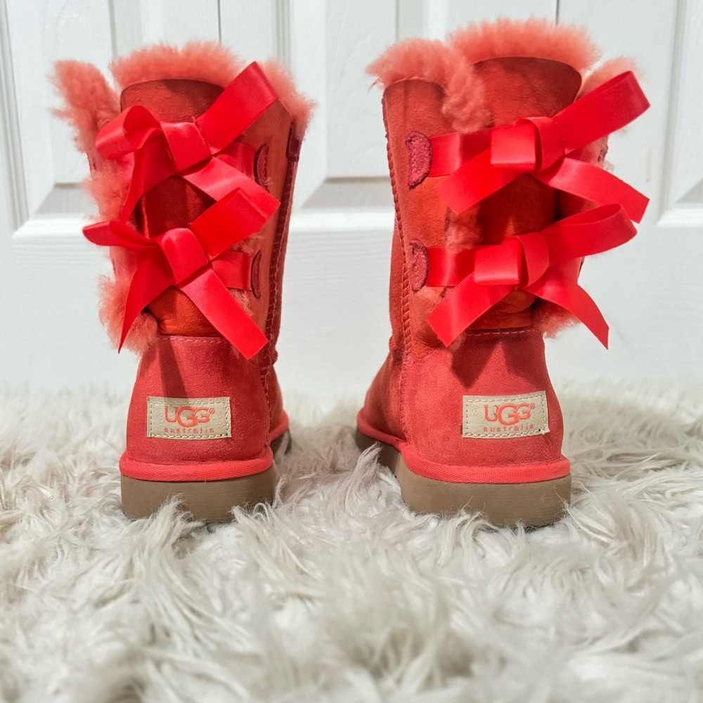 UGG Australia Girls Bailey Bow Boots – Shrimp (Size 4) - Picture 5 of 6